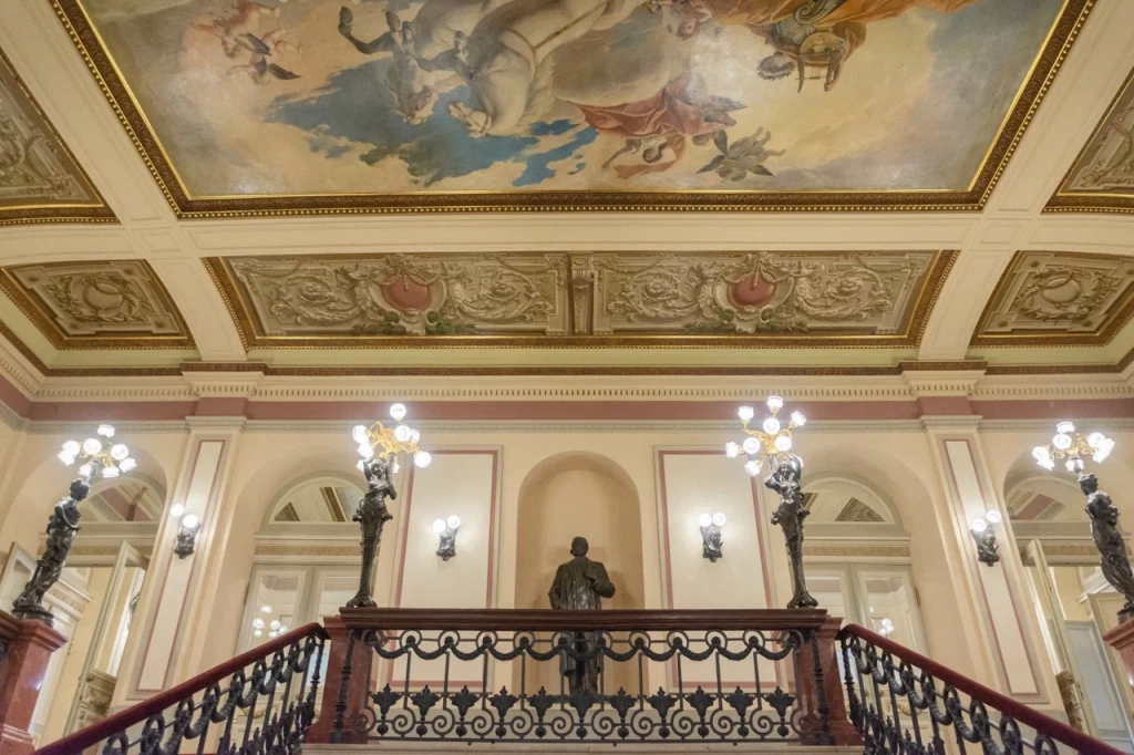 Гастроли МХТ проходят на прославленной сцене БДТ. Фото: Ирина Иванова. 