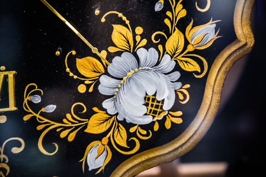 Цветы петербургской росписи. Фото: Ирина Иванова.