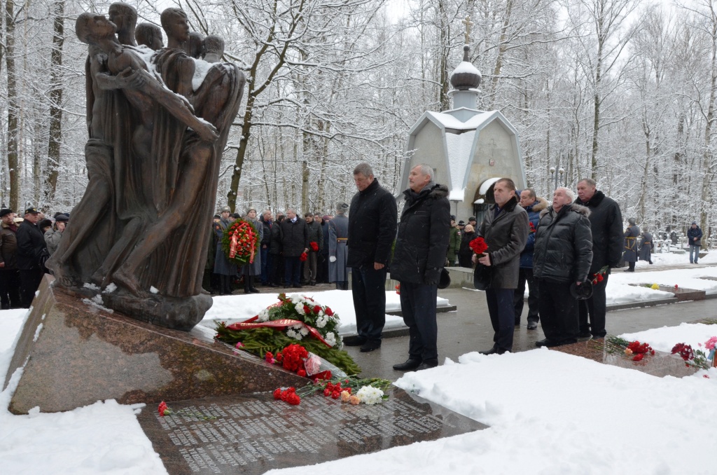 Мемориал и часовня. Правообладатель: Правительство Санкт-Петербурга, gov.spb.ru. Мемориал воинам-афганцам на Серафимовском кладбище. Правообладатель: Правительство Санкт-Петербурга, gov.spb.ru.