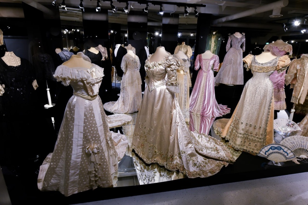 В истории культуры Российской империи время с 1880–1890-х – до середины 1910-х годов стало именоваться Cеребряным веком и так же, как и belle époque, это выражение вошло в обиход через много лет после окончания войны и революции 1917 года.