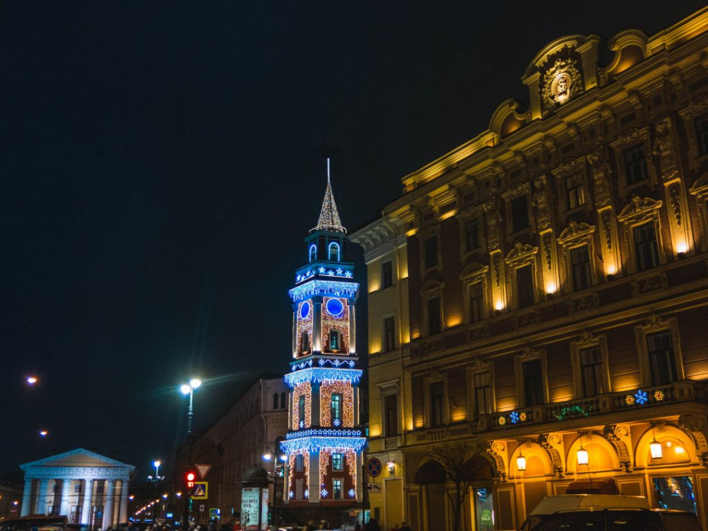 Думская башня в новогоднем убранстве. Фото: Ирина Иванова