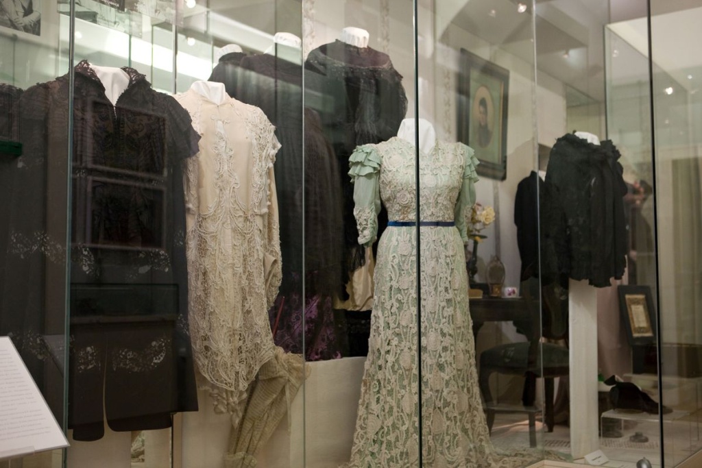 Фото: alexandrinsky.ru / Витрины в Тургеневском зале Фото: alexandrinsky.ru / Витрины в Тургеневском зале