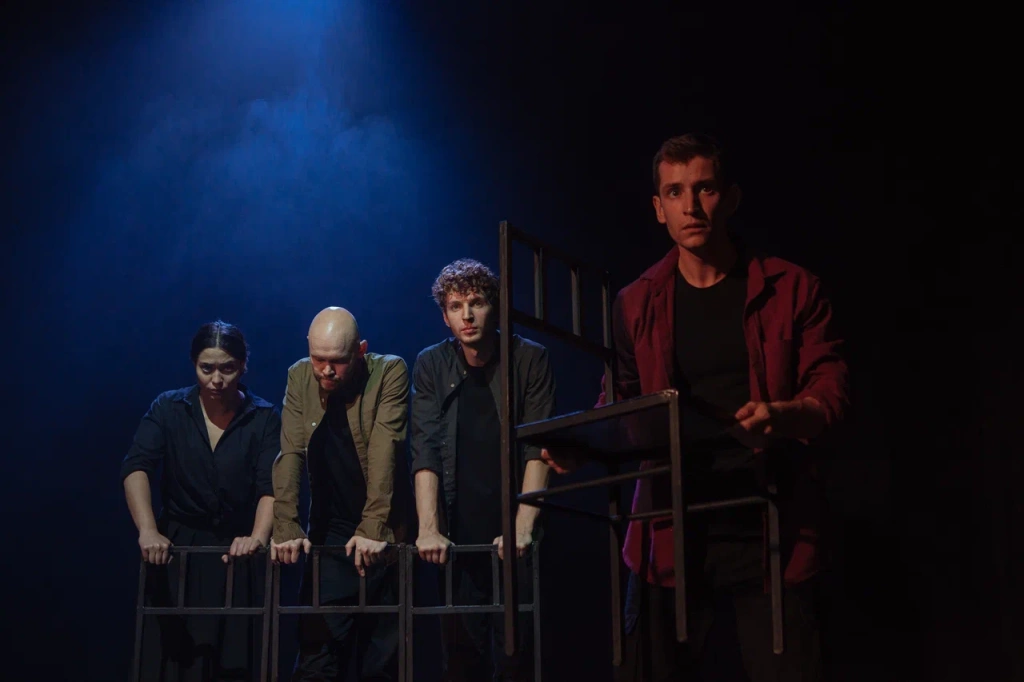 Режиссеру Олегу Липовецкому – на материале о Великой Отечественной войне удалось создать острую и злободневную постановку.