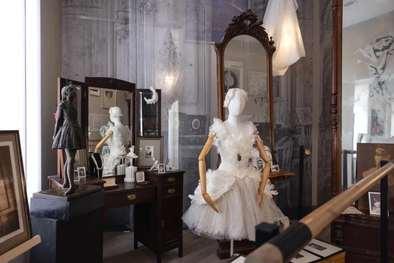 Arts Square Gallery. «Зеркальная комната Анны Павловой». Источник: vk.com/arts_square_gallery. Правообладатель: Arts Square Gallery. 