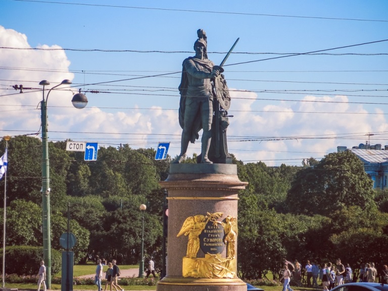 Памятник А.В. Суворову на Марсовом поле. Фото: Ирина Иванова. Памятник А.В. Суворову на Марсовом поле. Фото: Ирина Иванова.