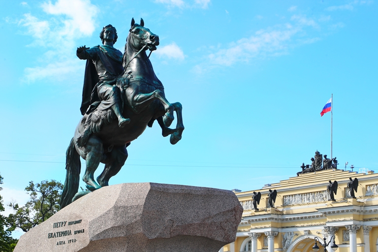 «Медный всадник» – памятник Петру I на Сенатской площади. Фото: gov.spb.ru.