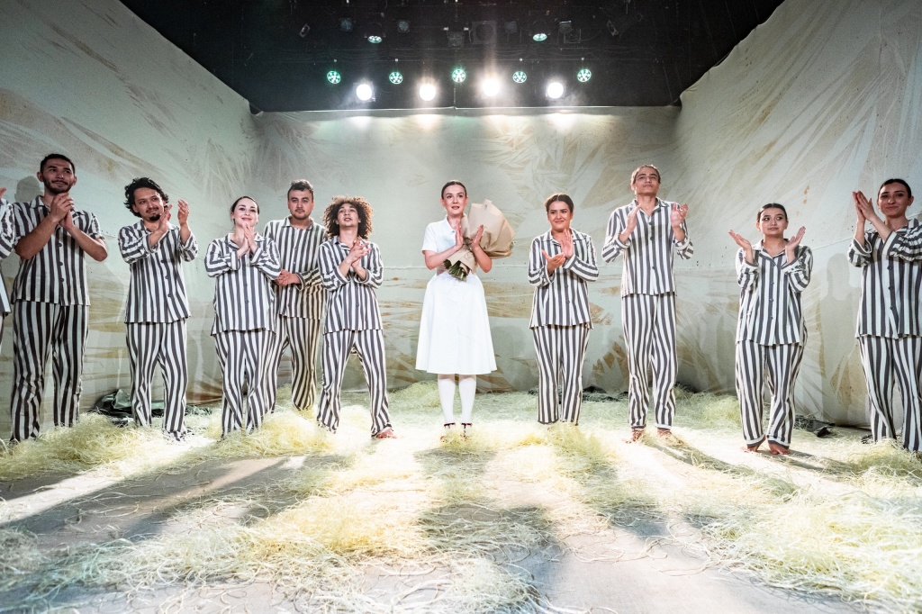 Спектакль Звериные истории (Ташкент).jpg