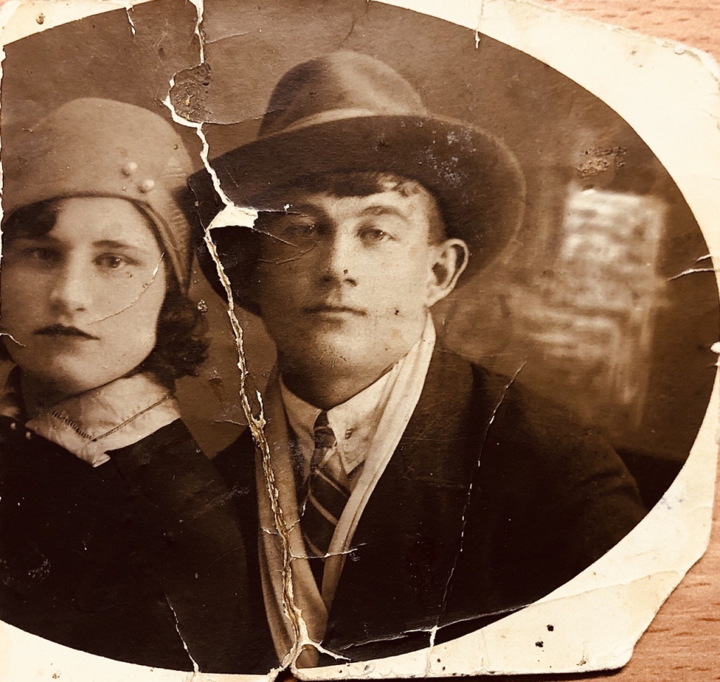 Фото: Мария Степановна Суворова (мама); Анатолий Алексеевич Суворов (папа). Из личного архива Владимира Суворова. Фото: Мария Степановна Суворова (мама); Анатолий Алексеевич Суворов (папа). Из личного архива Владимира Суворова.
