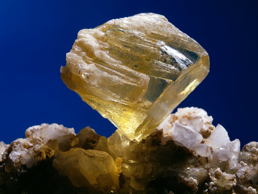 Кристаллы плавленого периклаза. 