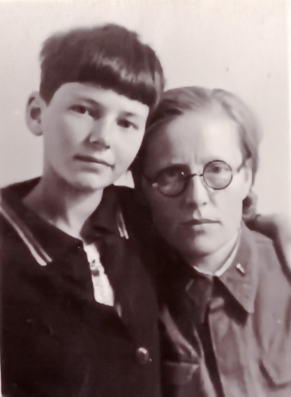 Тётя Аня (через год после эвакуации в 1943 году). Кулебаки. Из личного архива Марины Лебедевой. 