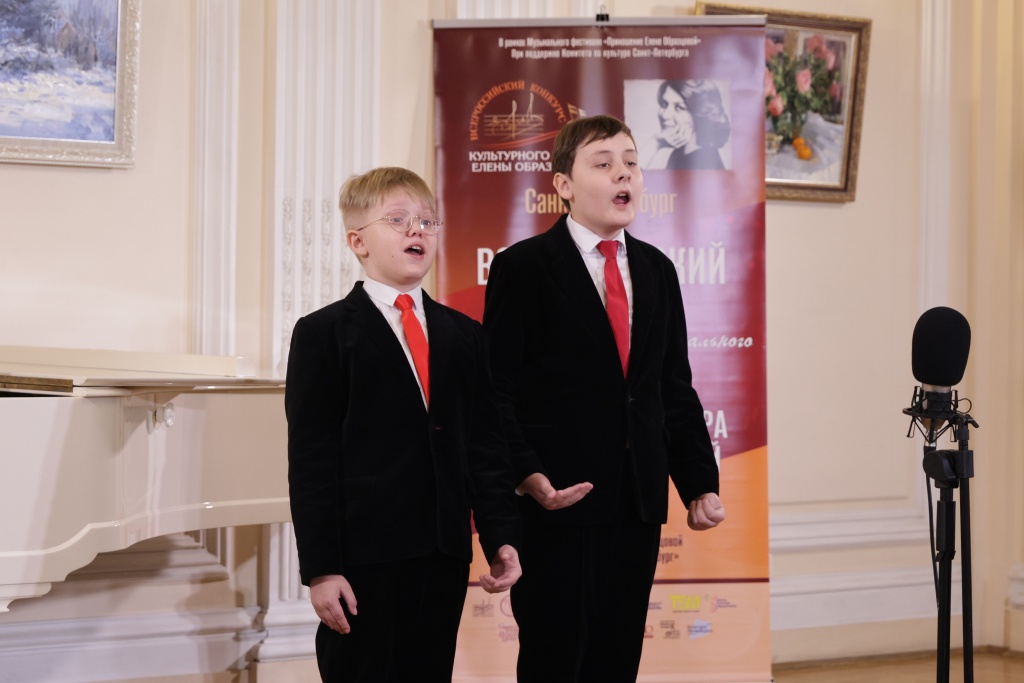 Даниил Смирнов, Алексей Сузун, участники проекта Пою мое Отечество. Фото Анатолий Медведь.JPG