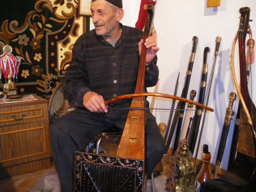 Мовлади Юсупов – мастер декоративно-прикладного искусства / Из личного архива Макарова