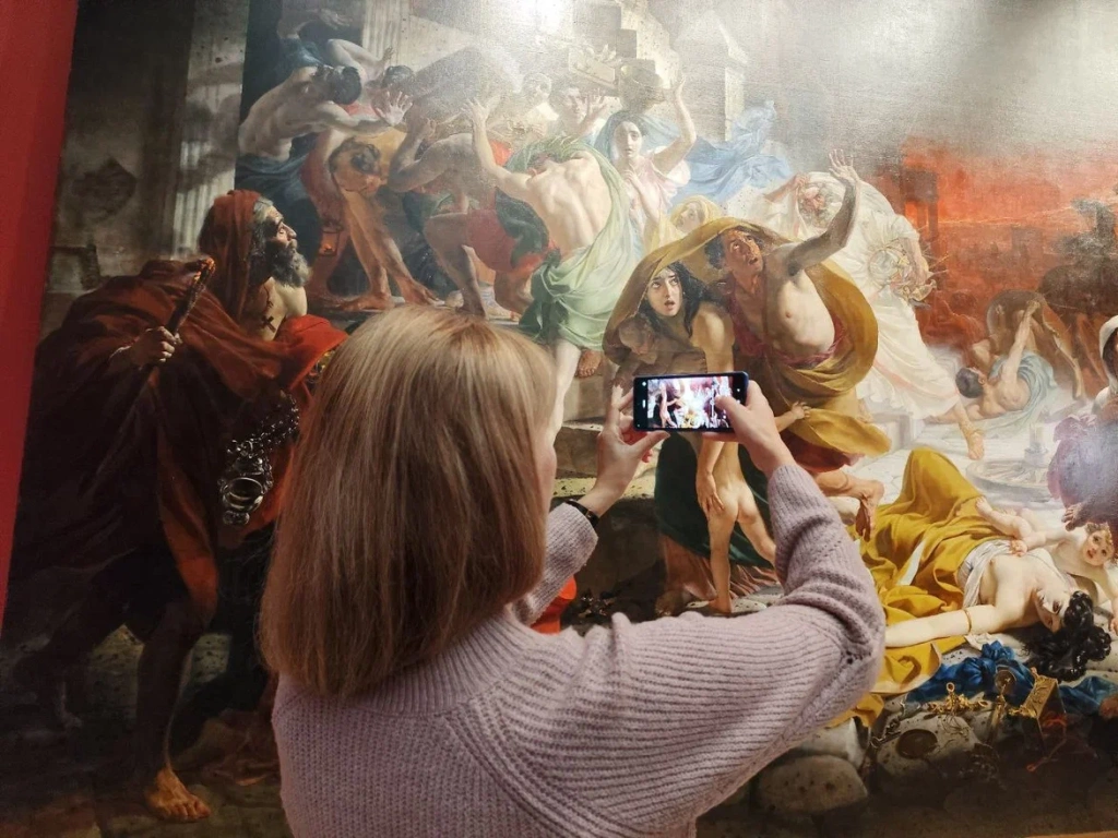 Реставрация проходила публично. 