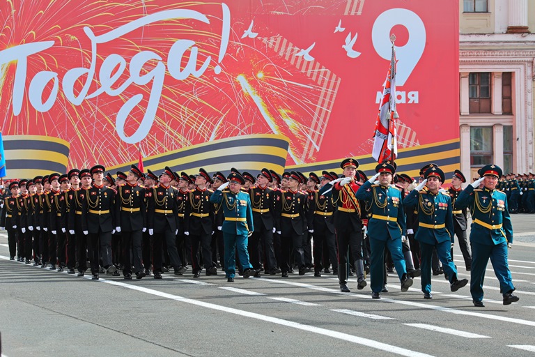 Военный парад на Дворцовой площади. Источник: gov.spb.ru. Правообладатель: gov.spb.ru. 