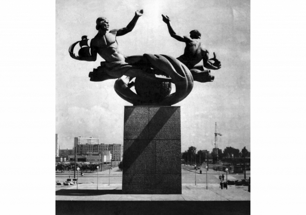 Фото Э. Агаяна 1984 года «Памятник Создателям флота России» Фото Э. Агаяна 1984 года «Памятник Создателям флота России»