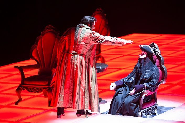 Неизвестный в карнавальном венецианском костюме. Фото: Александринский театр, alexandrinsky.ru. 