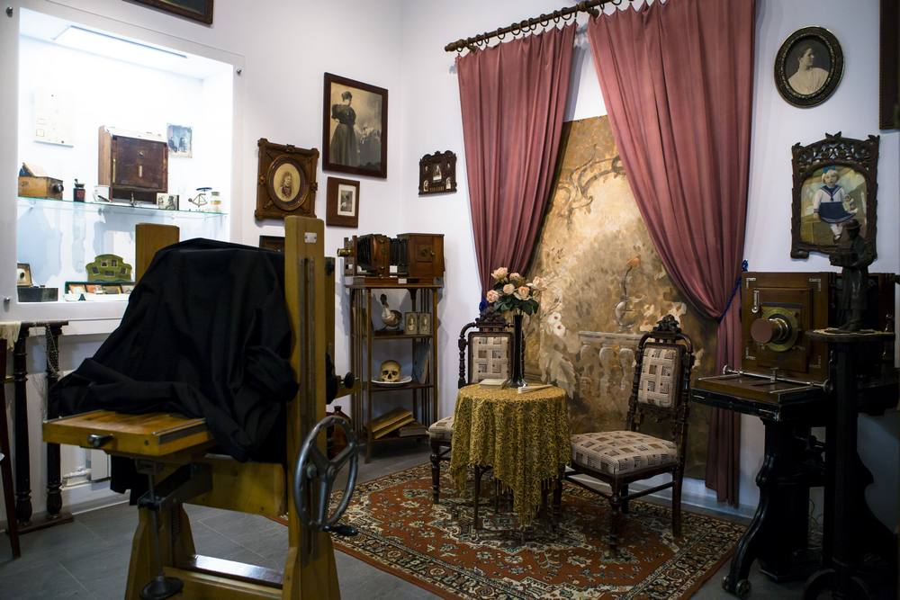 Экспозиция Музея истории фотографии. Фотоателье XIX века. Фото: Юлия Якобсон. Предоставлено музеем истории фотографии.