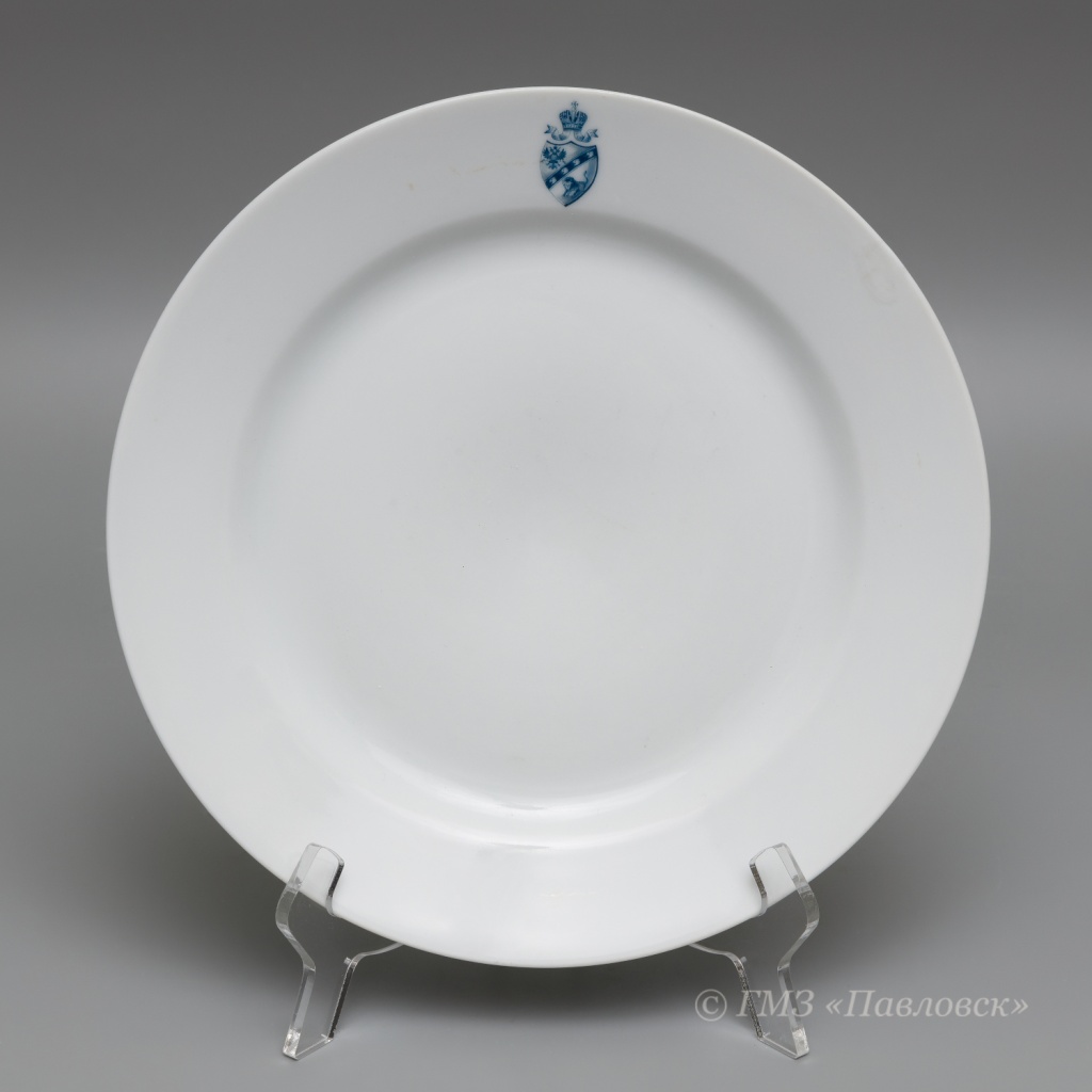 Тарелка из сервиза императорского Охотничьего дворца в Беловежской пуще после реставрации.