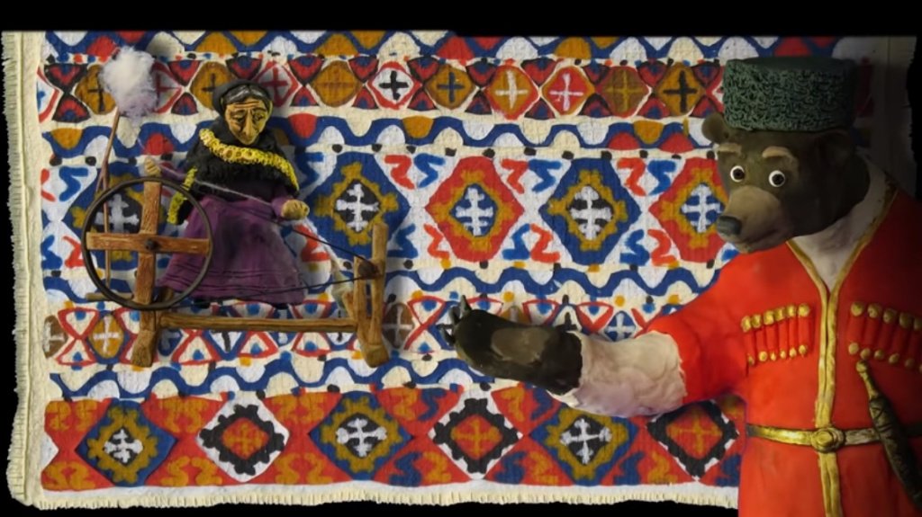 Мишка посещает Дагестан. Скриншот видео. Правообладатель: студия «Пилот». Мишка посещает Дагестан