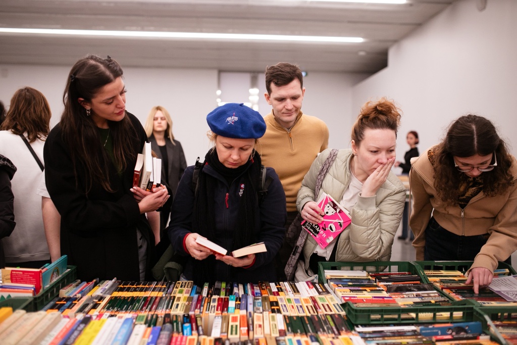 По 23 апреля организаторы собирают книги, которые станут основными лотами на большой благотворительной книжной барахолке. 