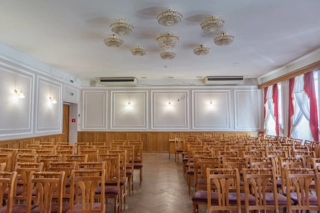 Большим преимуществом школы являются красивые интерьеры. Фото: Ирина Иванова. Большим преимуществом школы являются красивые интерьеры. Фото: Ирина Иванова.