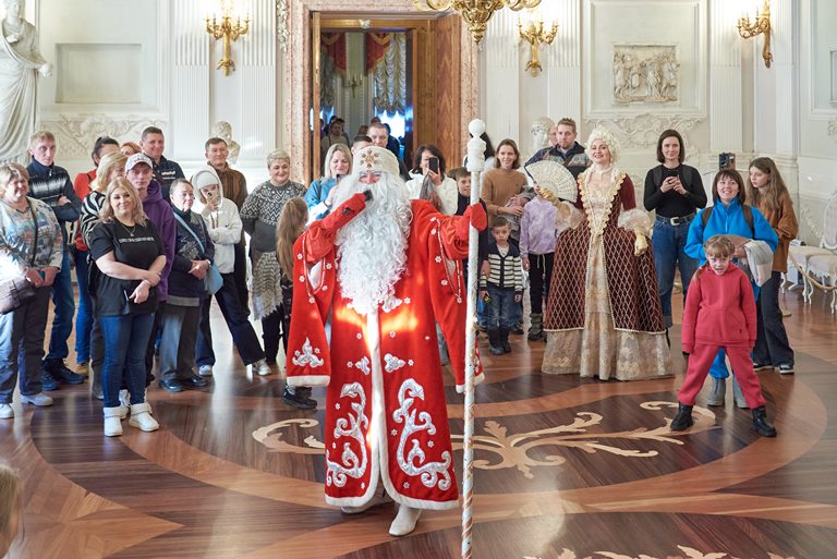 Фестиваль «Новогодняя кутерьма» в Гатчине. Фото предоставлено пресс-службой Музея-заповедника «Гатчина». Автор: Сергей Ритте. Правообладатель: Музей-заповедник «Гатчина». 