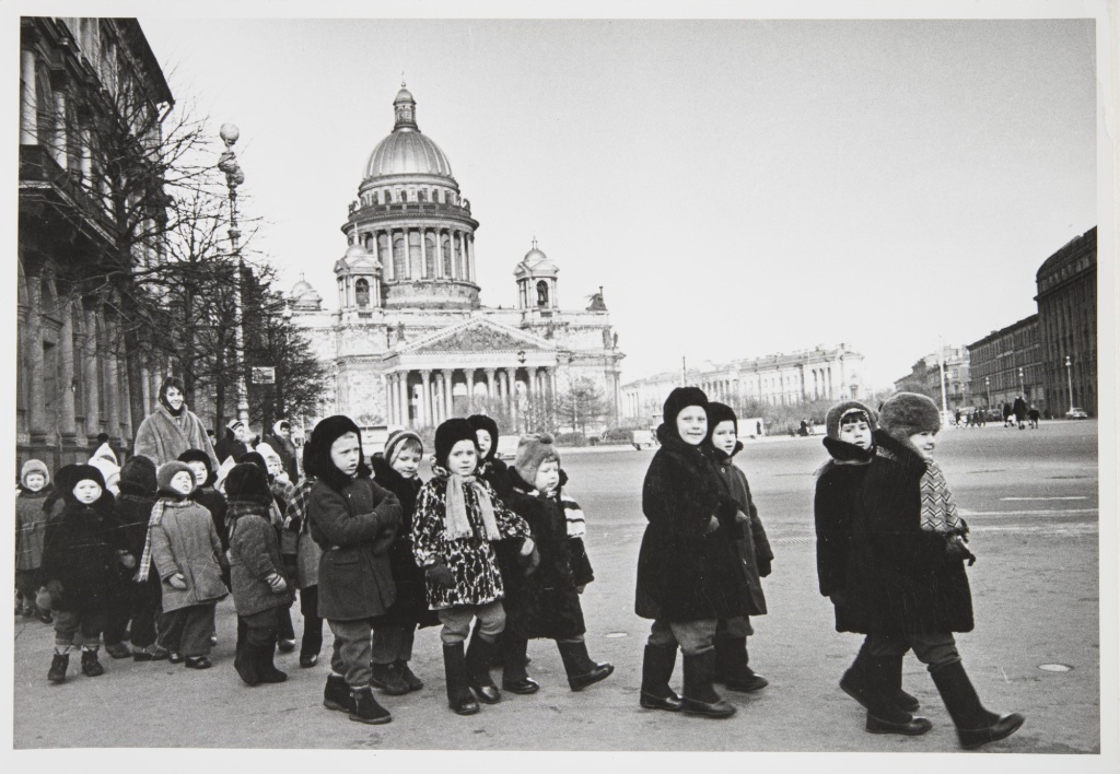 Евгений Халдей. Без названия (Дети на прогулке). 1950-е. Фото: rosphoto.org. 