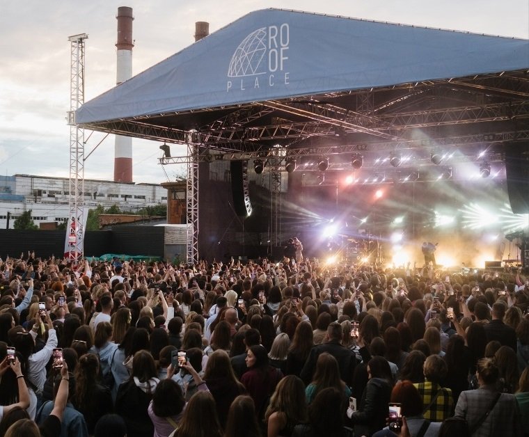 Музыкальный фестиваль на крыше Roof Fest. Фото: правообладатель – Музыкальный фестиваль на крыше Roof Fest. Источник: vk.com/roof_fest Музыкальный фестиваль на крыше Roof Fest. Фото: правообладатель – Музыкальный фестиваль на крыше Roof Fest. Источник: vk.com/roof_fest