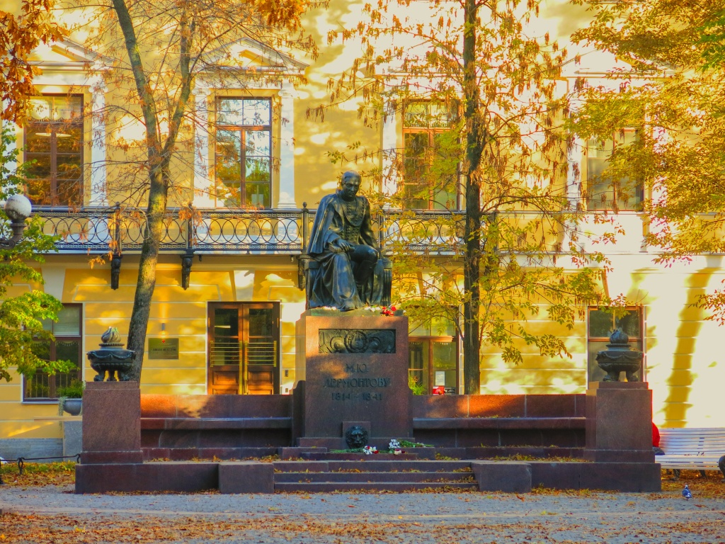 Памятник Михаилу Юрьевичу Лермонтову на Лермонтовском проспекте. Фото: Ирина Иванова. Правообладатель: Институт культурных программ. Памятник Михаилу Юрьевичу Лермонтову на Лермонтовском проспекте. Фото: Ирина Иванова.