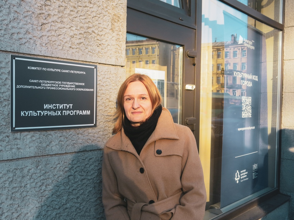 Наталья Гаврикова у медиацентра «Культура Петербурга». Фото: Ирина Иванова. Наталья Гаврикова 2024. Фото - Ирина Иванова-1090.jpg
