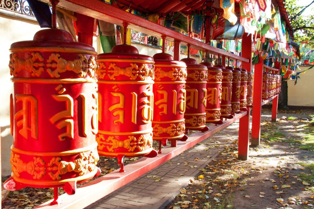 Барабаны хурдэ. Правообладатель: ВК группа «Дацан Гунзэчойнэй ཀུན་བརྩེ་ཆོས་གནས་གྲྭ་ཚང», vk.com/dazanspb.