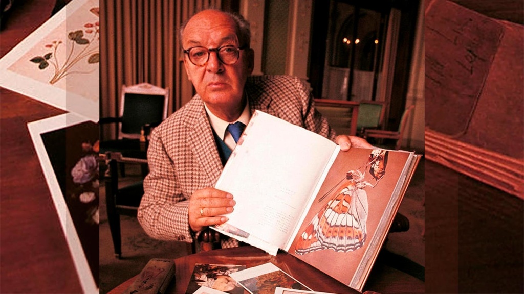 В центре экспозиции «Библиотека. Возвращение» – книги с фамильным экслибрисом конца XIX и начала XX веков, принадлежавшие отцу писателя. 