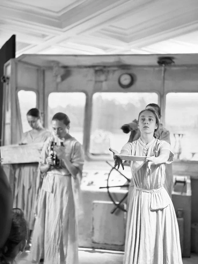 Спектакль Вероники Мамоновой повествует об обычных людях, которые ценой своей жизни сохраняли культурный код своего народа. 