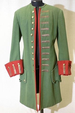 Фото: alexandrinsky.ru / Мундир от костюма Петра I («Пётр I» А. Н. Толстого, режиссёр — Б. М. Сушкевич, 1938 г.) Фото: alexandrinsky.ru / Мундир от костюма Петра I («Пётр I» А. Н. Толстого, режиссёр — Б. М. Сушкевич, 1938 г.)