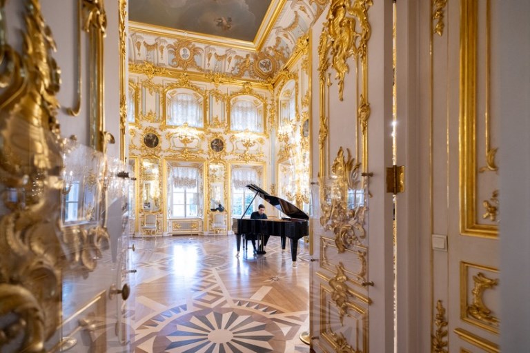 Концерт в Большом петергофском дворце Музея-заповедника «Петергоф». Источник: peterhofmuseum.ru. Правообладатель: peterhofmuseum.ru. 