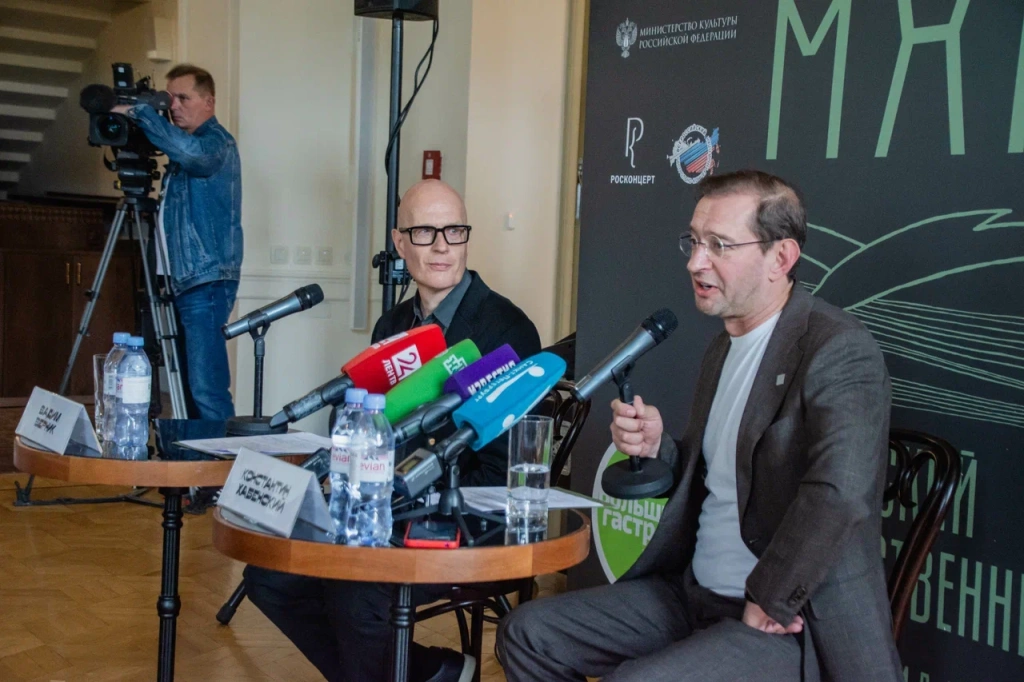 Хабенский рассказал журналистам о том, что ждет зрителей во время гастролей. Фото: Ирина Иванова. 
