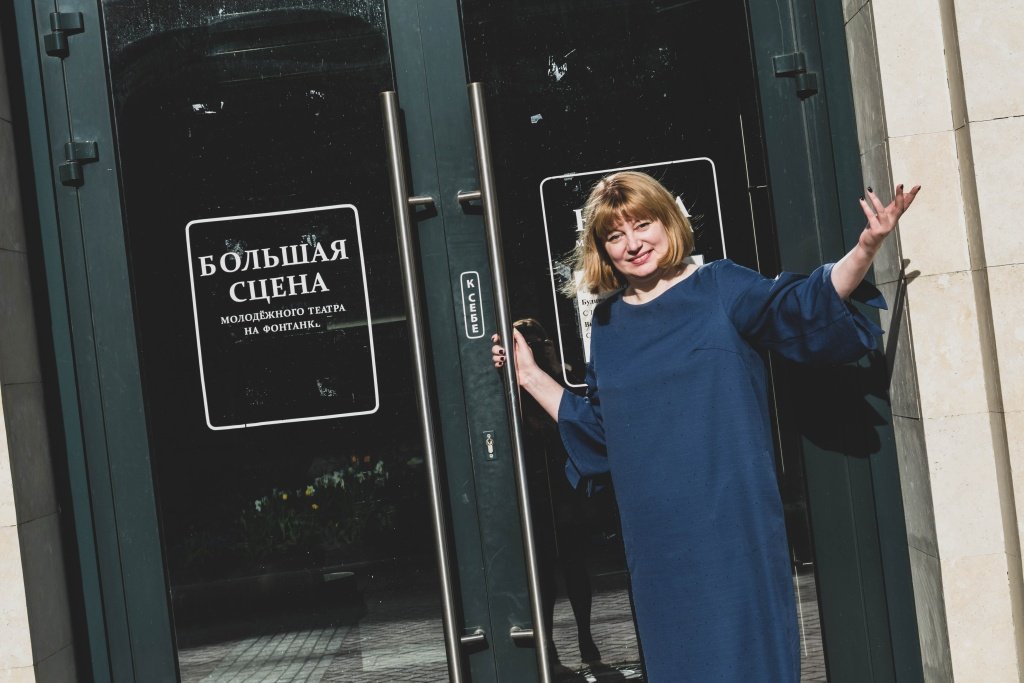 Директор сама в интересом смотрит спектакли Молодежного театра. Фото: Ирина Иванова. 