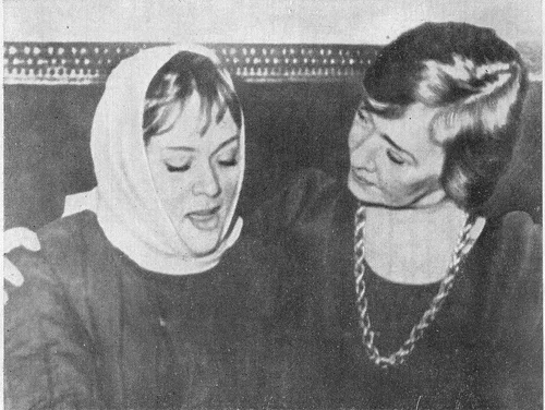 Ольга Берггольц и Алиса Фрейндлих — исполнительница роли Маши в пьесе «Рождены в Ленинграде». 1961 год.