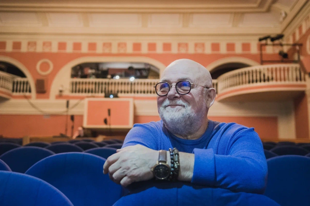 Руководитель театра считает, что "Зазеркалье" - мистический театр. Фото: Ирина Иванова. 