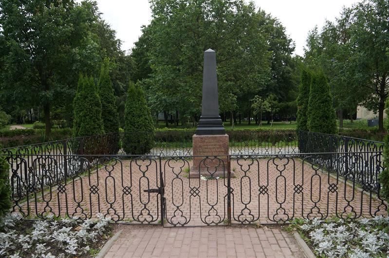 Обелиск на месте захоронения казненных декабристов на Острове Декабристов, пр. КИМа. Правообладатель: Государственный музей городской скульптуры, goskatalog.ru. 