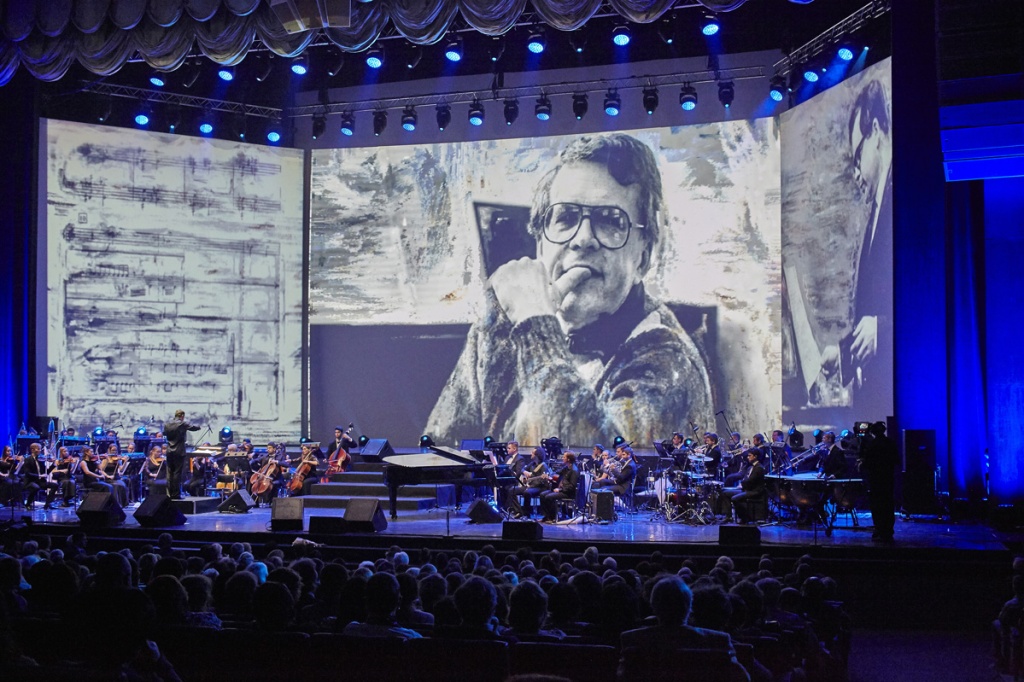 «Ваш Андрей Петров». https://spbcult.ru/news/anonsy/prazdnichnyy-kontsert-vash-andrey-petrov-proydyet-v-bkz/