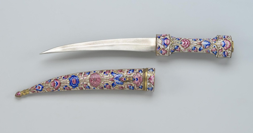 Кинжал с ножнами из Ирана. Правообладатель: Государственный Эрмитаж, hermitagemuseum.org. Правообладатель: Государственный Эрмитаж, hermitagemuseum.org.