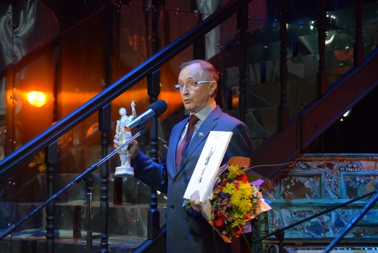 Лауреат Премии «Фигаро» 202 Народный артист РФ Николай Бурляев. Фото: vk.com/@art_vestnik-premiya-figaro-2021. Авторы: Анастасия и Денис Смирновы.