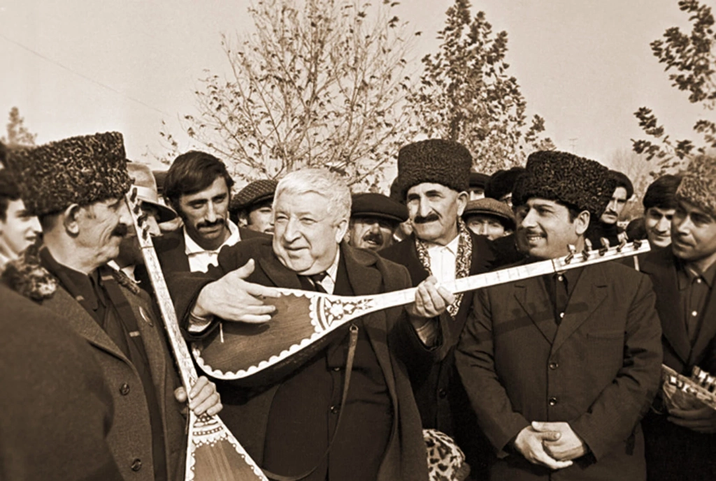 Расул Гамзатов. Фото: fondgamzatova.ru