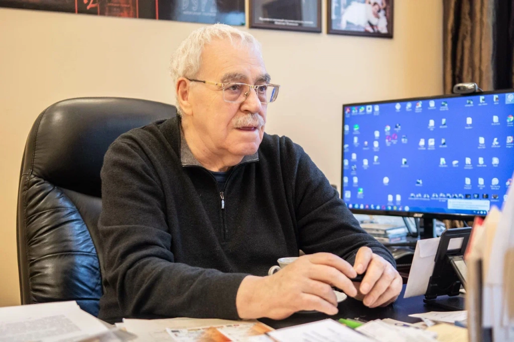 Виктор Абрамович руководит театром с 1991 года. Фото: Ирина Иванова. 