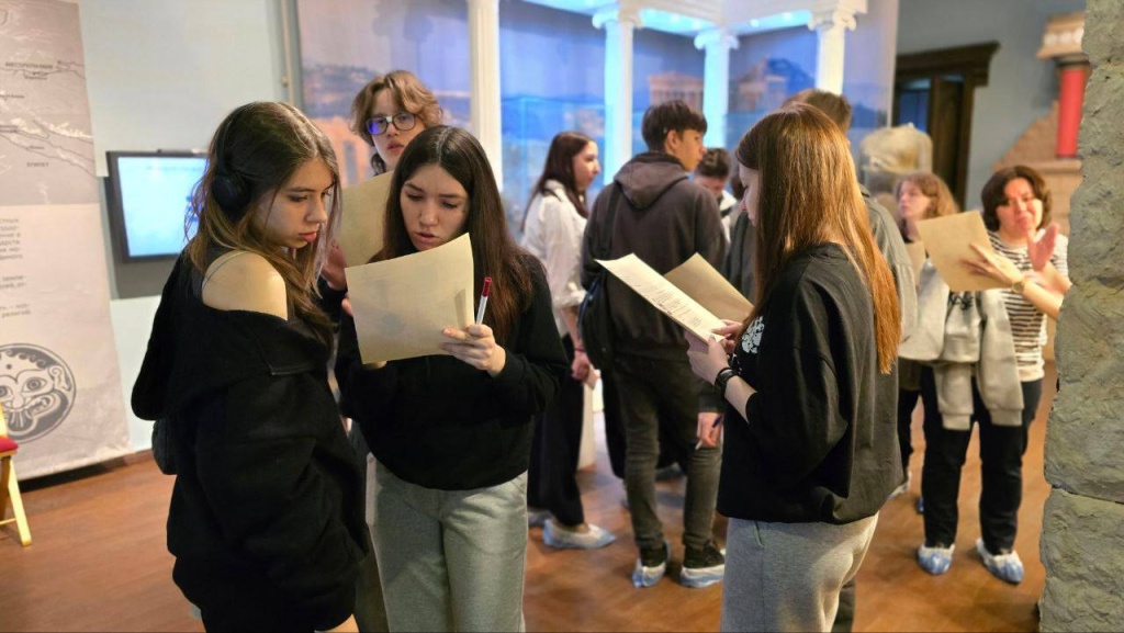 Правообладатель: ЧАНО «Языки без границ». Правообладатель: ЧАНО «Языки без границ».