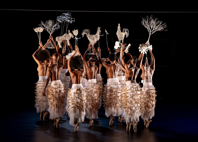 Танцевальная компания хореографа Мамелы Ньямза. Источник: vk.com/diaghilevps. Правообладатель: vk.com/diaghilevps. Танцевальная компания хореографа Мамелы Ньямза. Источник: vk.com/diaghilevps. Правообладатель: vk.com/diaghilevps.