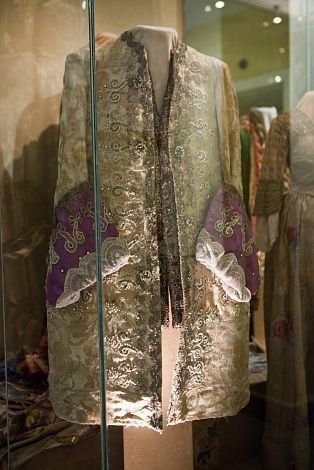 Фото: alexandrinsky.ru / Кафтан от костюма Бирона («Бирон» Н. А. Борисова, 1899 г.)