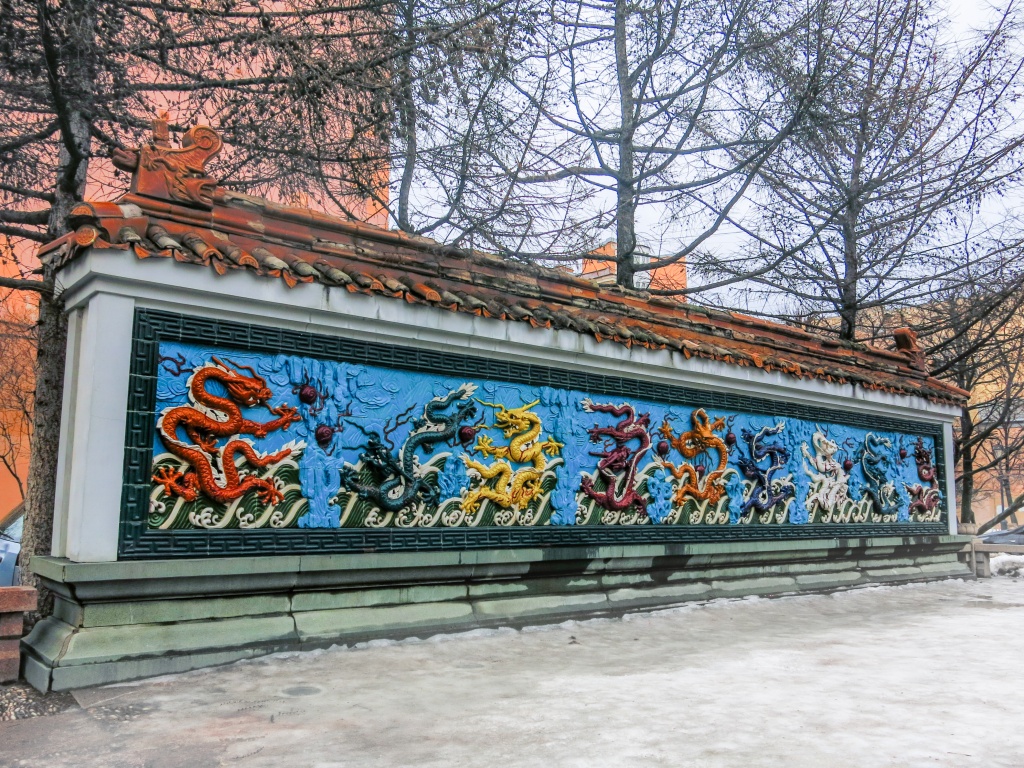 Стена девяти драконов. Фото: Ирина Иванова.