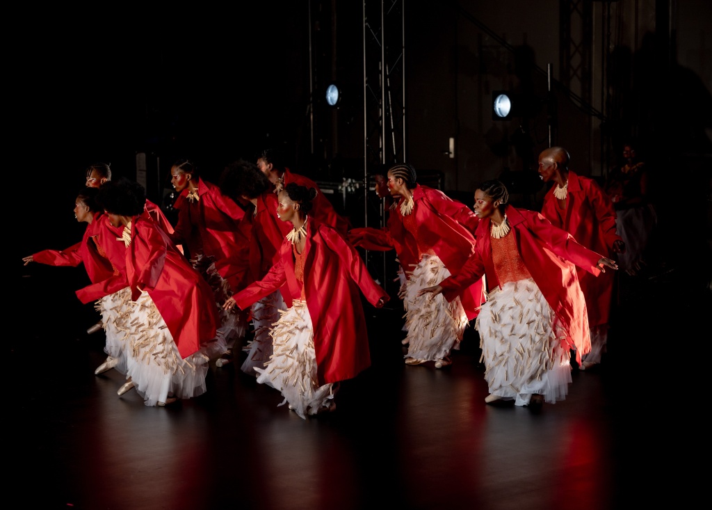 Сцена из спектакля «Заштрихованный ансамбль». Правообладатель: пресс-служба фестиваля «Дягилев P.S.».